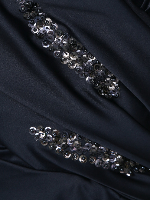 Платье-футляр ассиметричного кроя декорированное кристаллами и пайетками - Деталь1