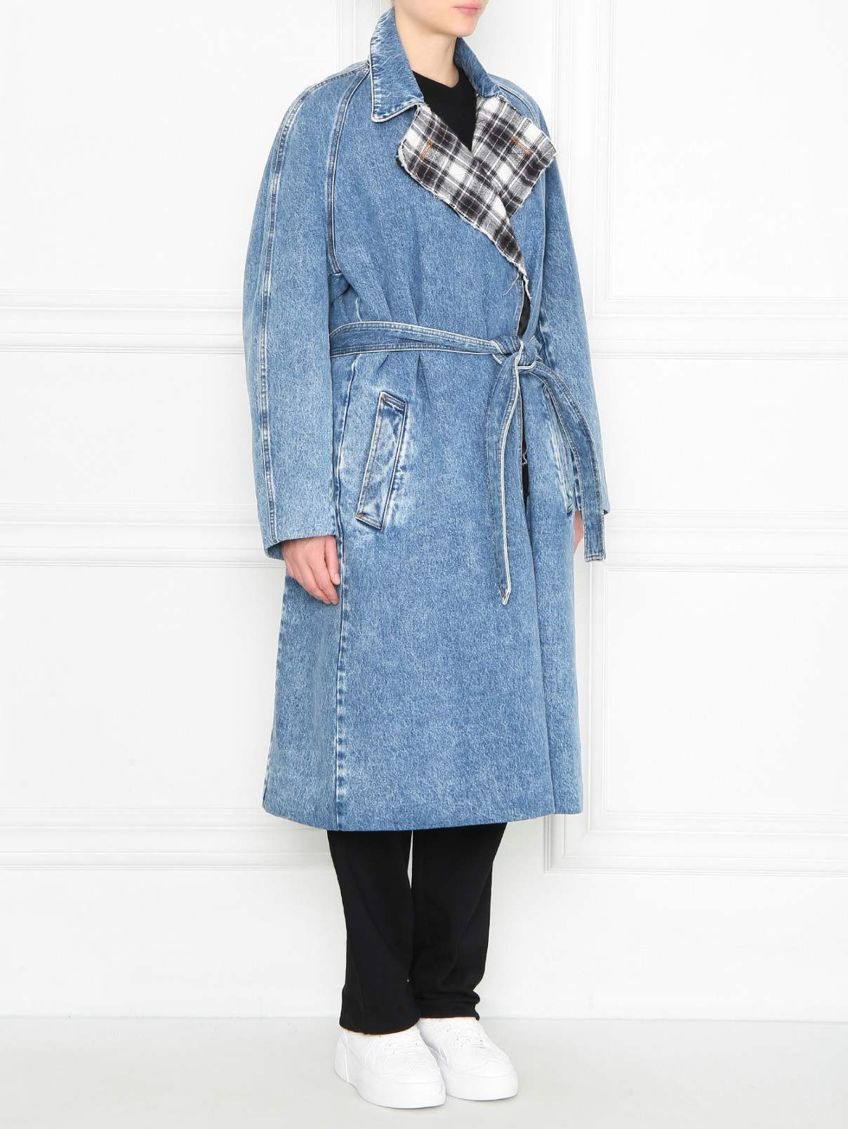 Джинсовое пальто из хлопка на контрастной подкладе Balenciaga  –  МодельВерхНиз  – Цвет:  Синий