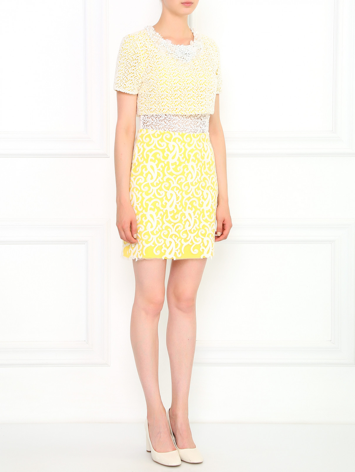 Платье из хлопка с вышивкой и аппликацией из бусин VELOUDAKIS  –  Модель Общий вид  – Цвет:  Желтый